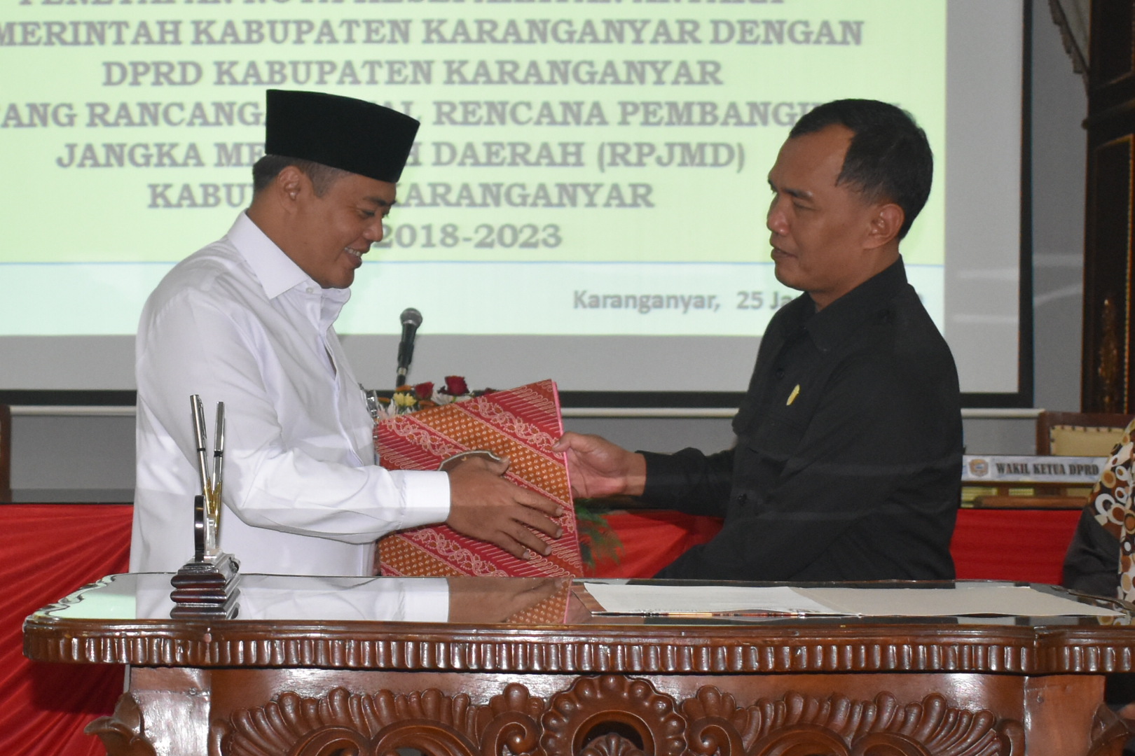 Rapat Paripurna DPRD Masa Sidang II Penetapan Nota Kesepakatan Antara Pemerintah Kabupaten Karanganyar Dengan DPRD Kabupaten Karanganyar Tentang Rancangan Awal RPJMD Tahun 2018-2023