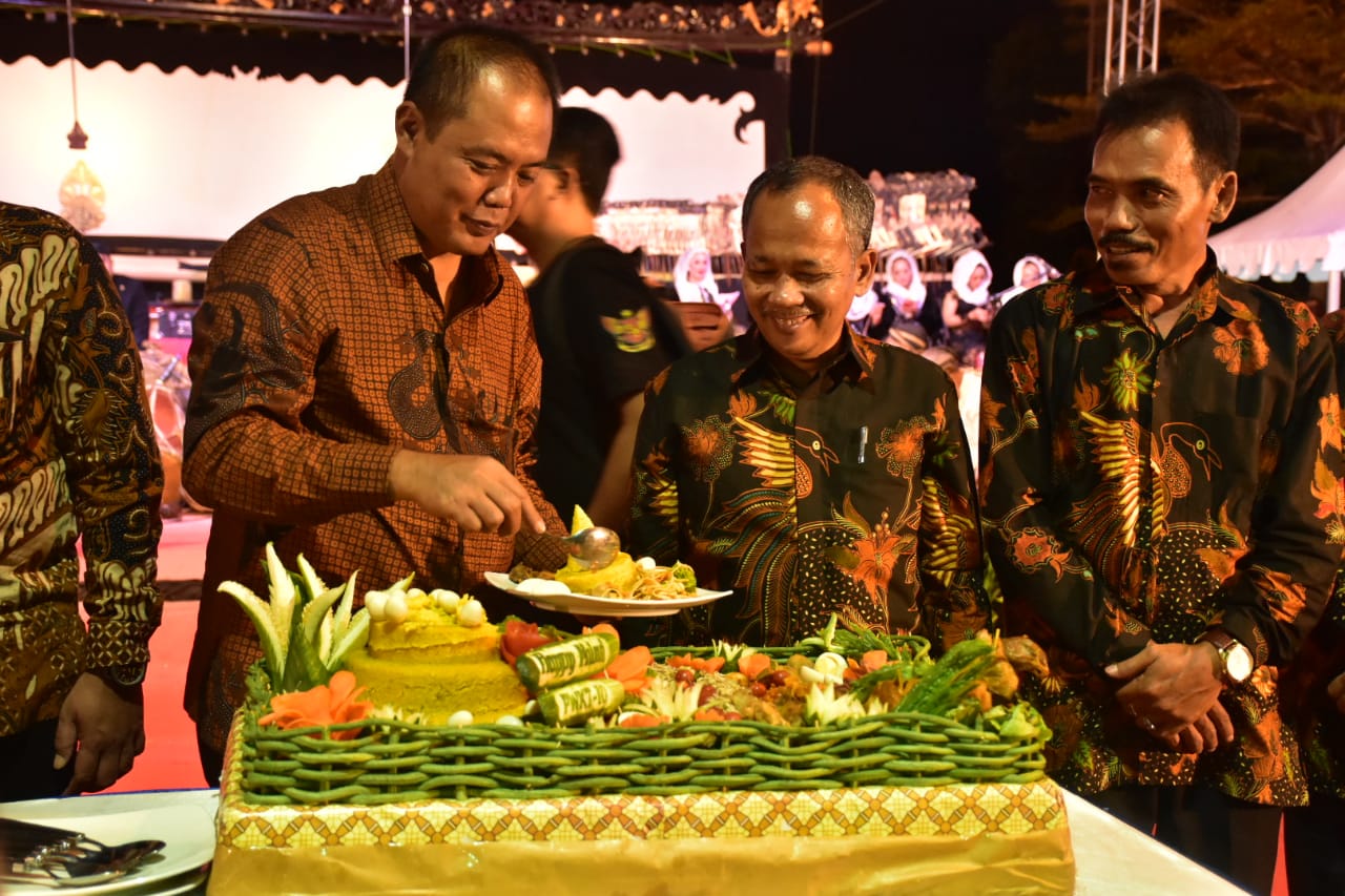 Pagelaran Wayang Kulit Dalam Rangka Milad ke-10 Paguyuban Warga Karanganyar Tenteram