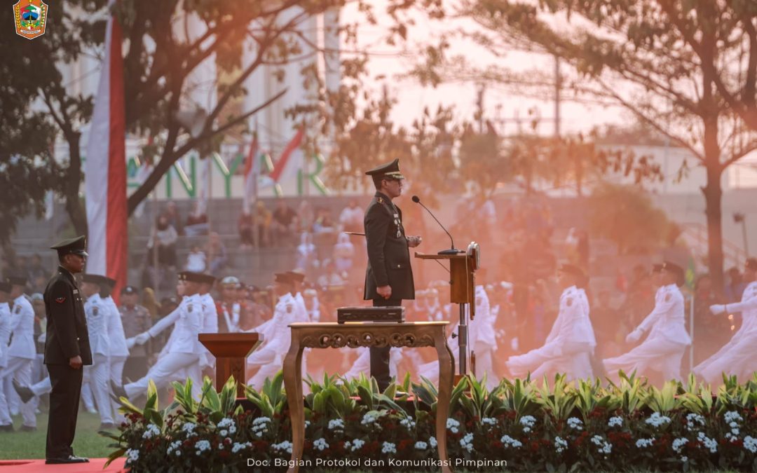 UPACARA PENURUNAN BENDERA MERAH PUTIH DALAM RANGKA HUT KE-80 KEMERDEKAAN RI TAHUN 2025